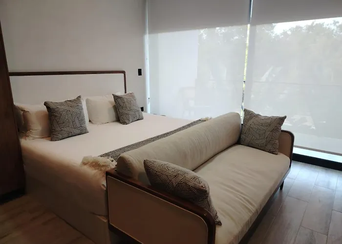 Enmedio De La Zona Hotelera Y El Centro *