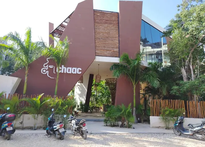 Enmedio De La Zona Hotelera Y El Centro Tulum